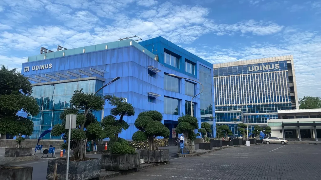 gambar kampus udinus, masuk 7 kampus terbaik  jurusan teknis biodemis